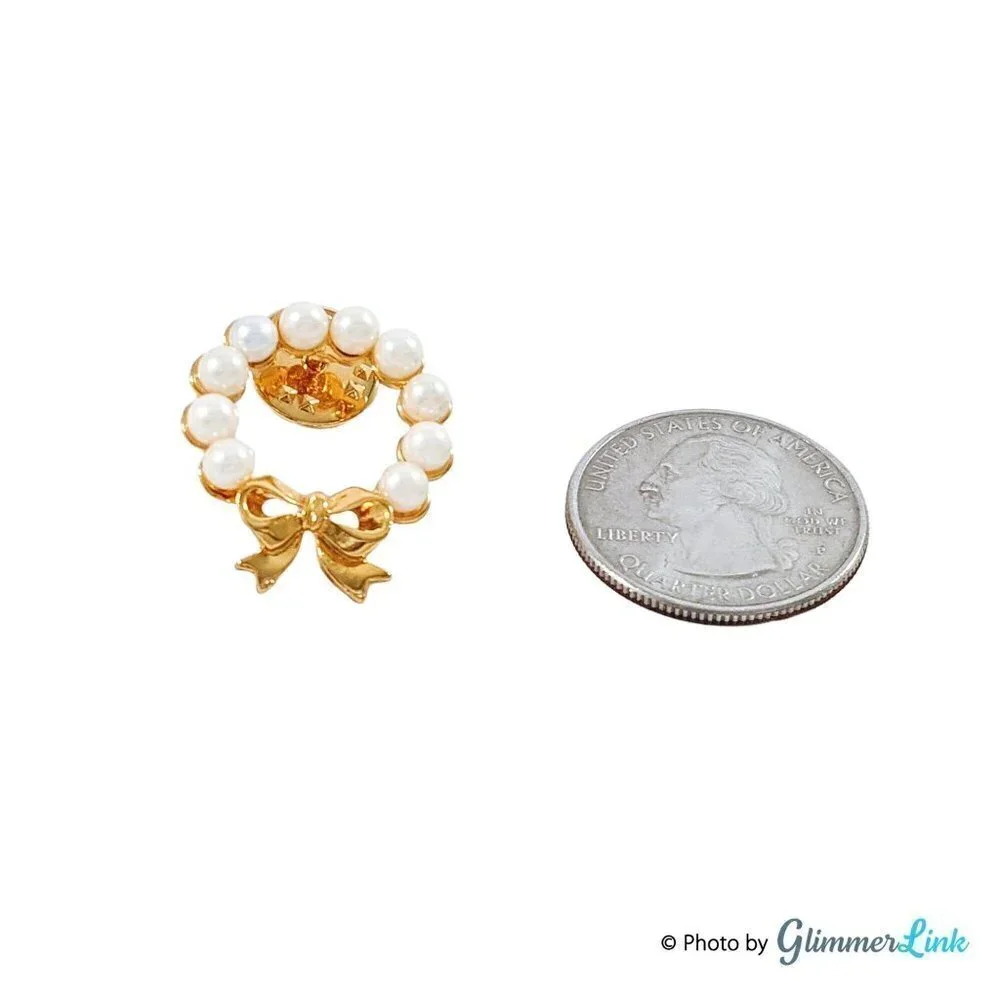 Vintage 1990s Avon Pearlesque Faux Pearls Bow Gold Tone Wreath Pin
